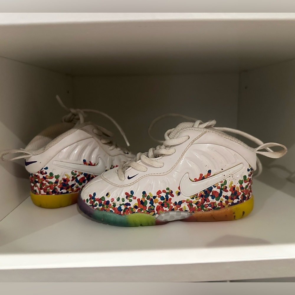 Nike Air Foamposite One White Fruity Pebbles kids size 7c